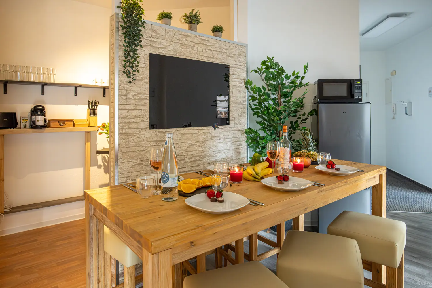 Krafft-Holiday Vermietung Ferienwohnung Rostock Offener-Flur-Essbereich